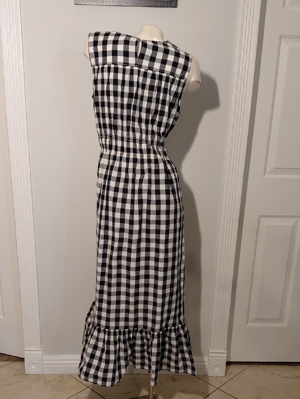 Black and White Gingham Sleeveless Ruffle-Hem Dress - Picture 4 of 5